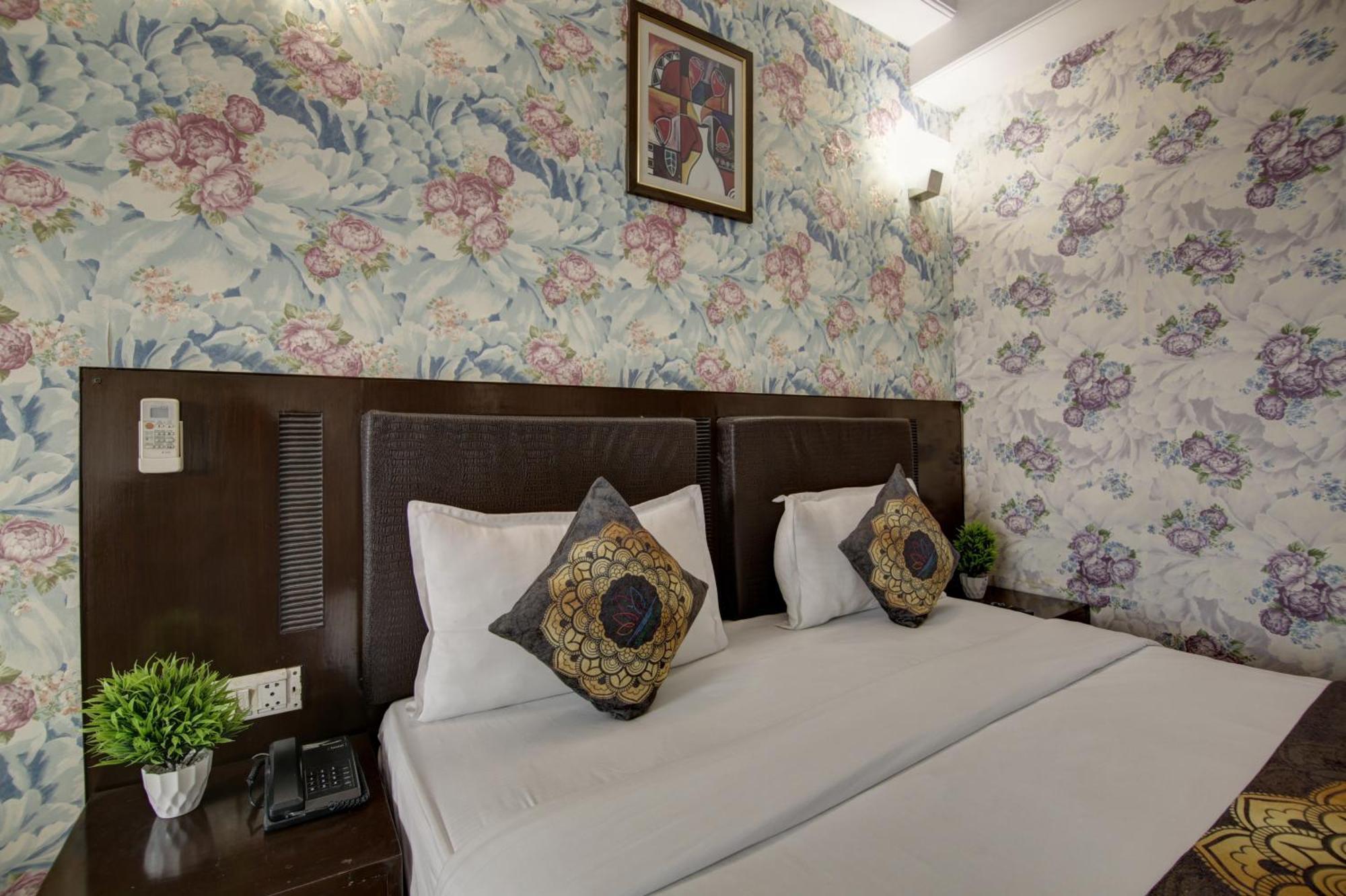 Hotel Venus Plaza Új-Delhi Kültér fotó
